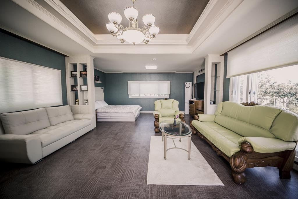 Jeju Washington Pension Согвіпо Екстер'єр фото